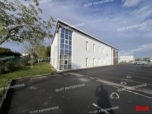 Espace bureau à louer 7 000 € 700 m² de bureaux Centre Economique Bouguenais 44340
