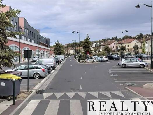 Boutique à louer 3 300 € 300 m² de surface de vente Corbeil-Essonnes 91100