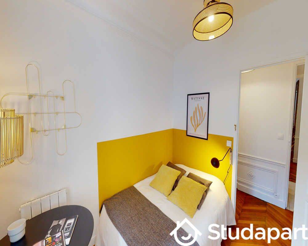 1 pièce 9 m² · à Paris 10ème Arrondissement · 9 m² · 1 075 €