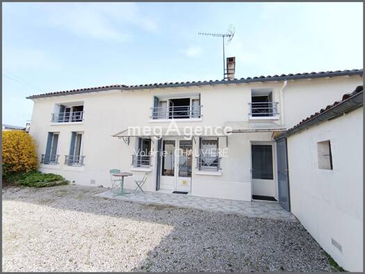 Maison à vendre 173 500 € 5 pièces 3 chambres 148 m² 361 m² de terrain Julienne 16200
