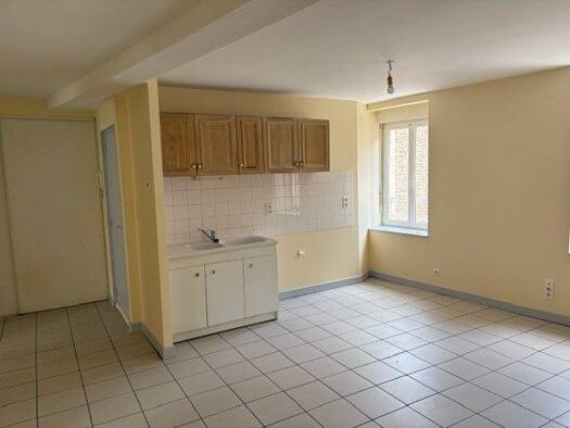 Appartement à louer 400 € 3 pièces 2 chambres 54 m² Étage 1/1 Cublize 69550