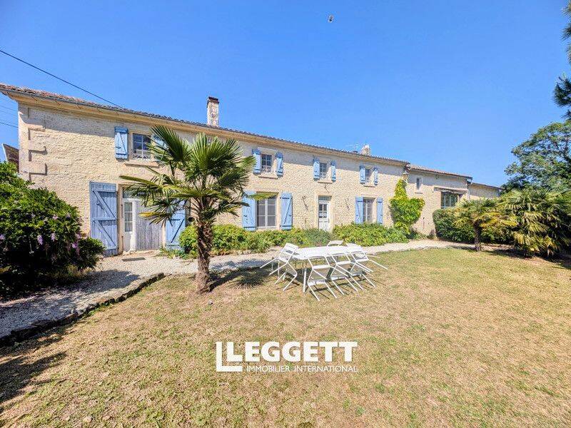 Maison 10 pièces 221 m² · à Theil-Rabier · 221 m² · 326 000 €