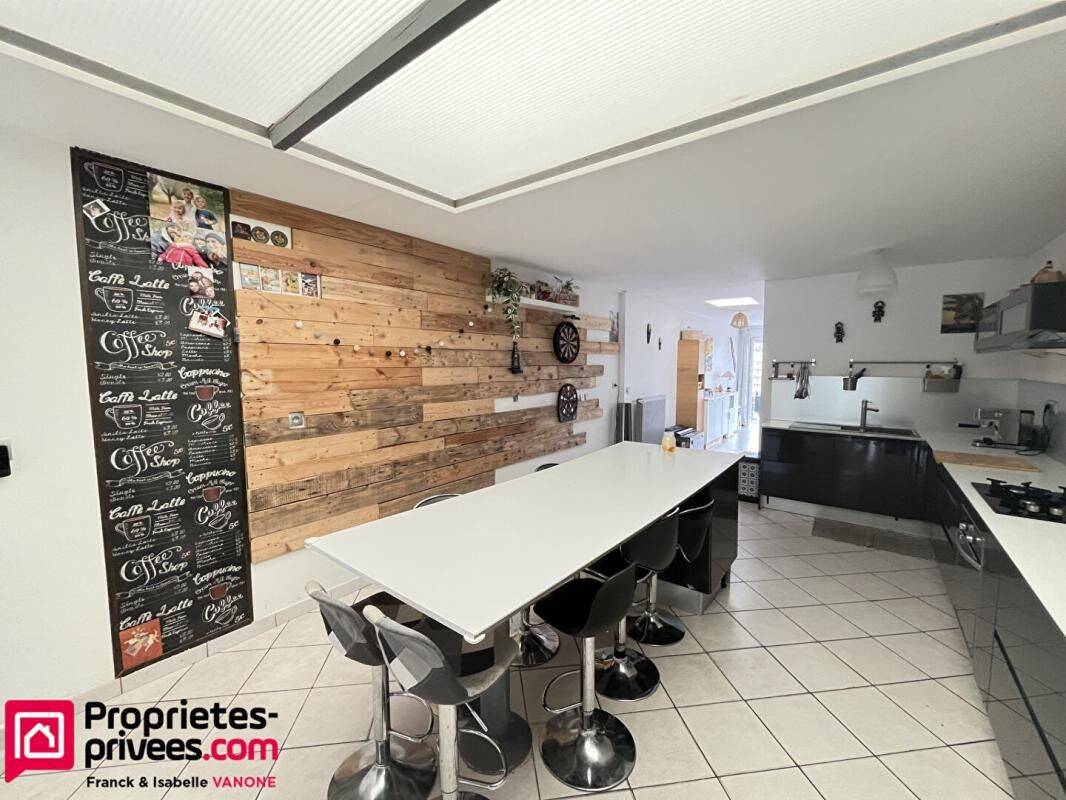 Maison 6 pièces 110 m² · à Pérenchies · 110 m² · 252 000 €