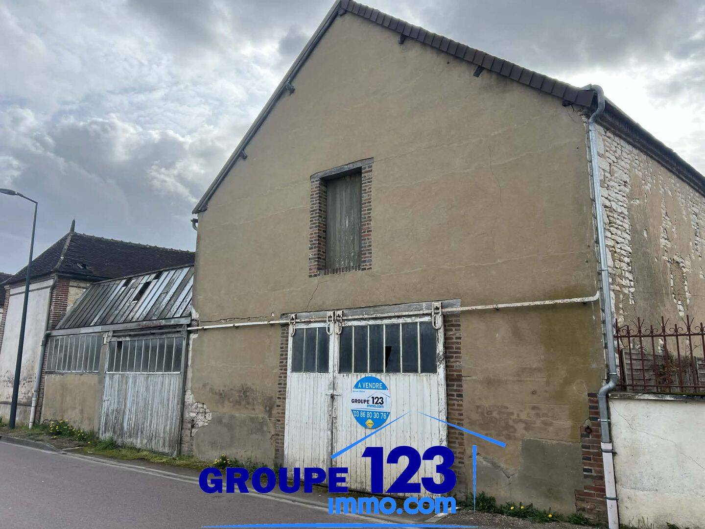 Maison 4 pièces 240 m² · à Montholon · 240 m² · 55 900 €