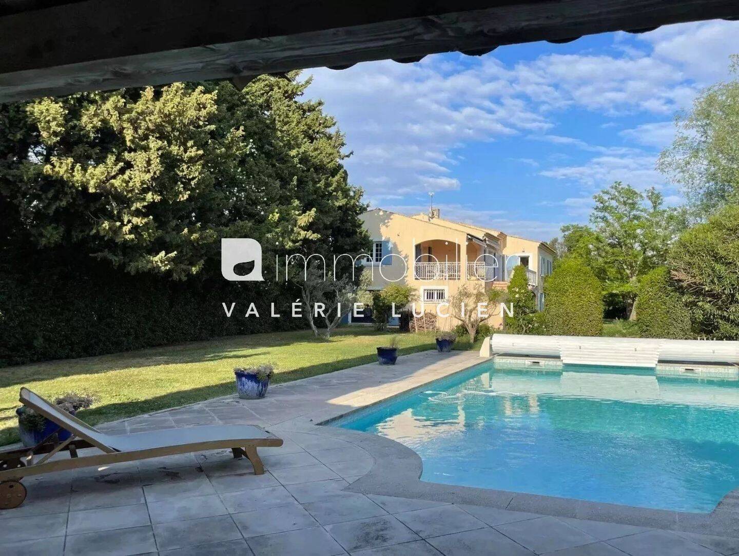 Maison 8 pièces 256 m² · à Fontvieille · 256 m² · 895 000 €