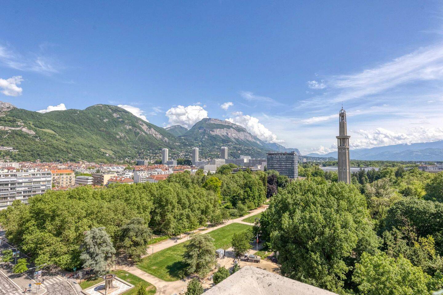 Appartement 8 pièces 185 m² · à Grenoble · 184,7 m² · 549 000 €