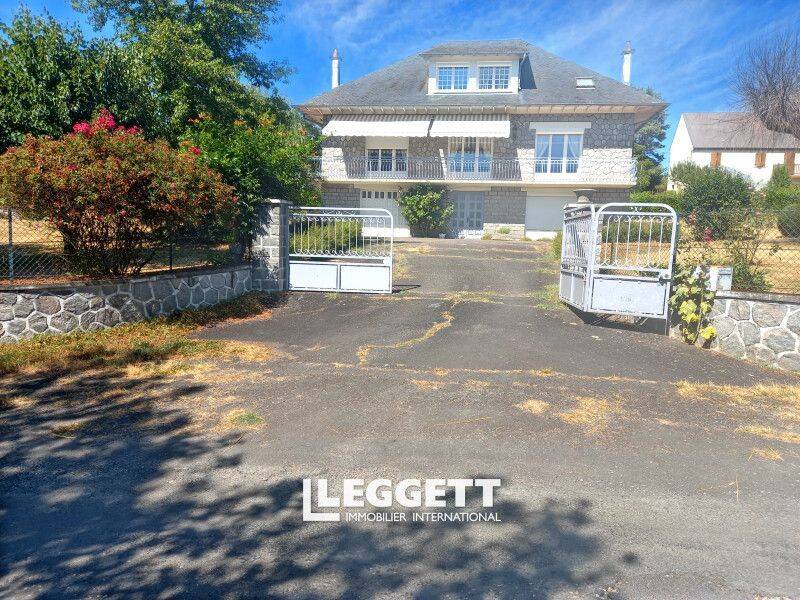 Maison 10 pièces 261 m² · à Espartignac · 261 m² · 290 000 €