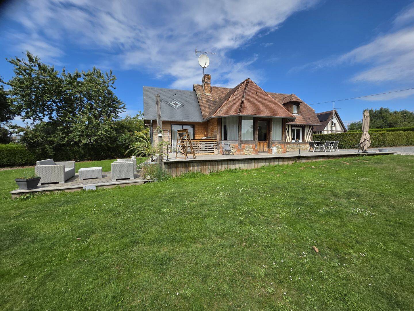 Maison 8 pièces 215 m² · à Thiberville · 215 m² · 315 000 €