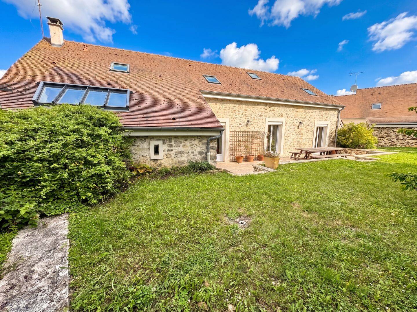 Maison 6 pièces 222 m² · à Cély · 222 m² · 550 000 €
