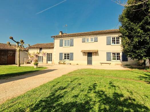 Maison à vendre 335 000 € 7 pièces 4 chambres 180 m² 1 343 m² de terrain Vivonne 86370