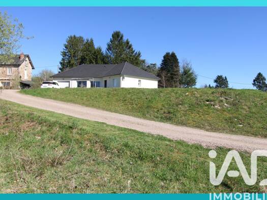 Maison de plain-pied à vendre 225 000 € 6 pièces 5 chambres 120 m² 1 966 m² de terrain Saint-Germain-les-Vergnes 19330