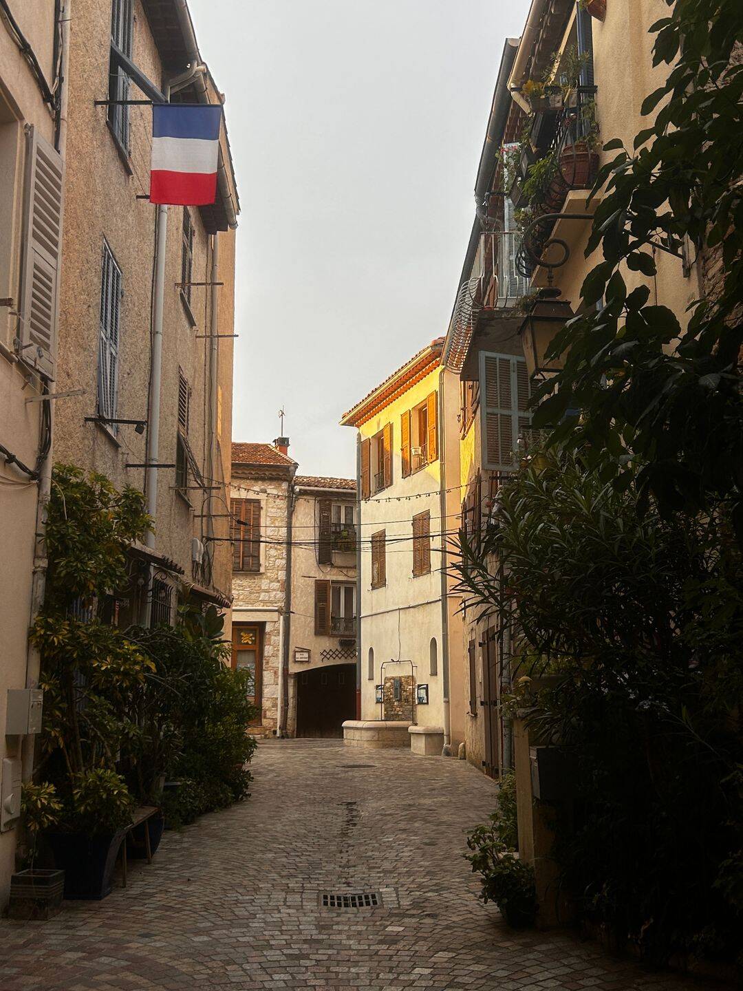 Appartement 2 pièces 52 m² · à Saint-Laurent-du-Var · 52 m² · 910 €/mois