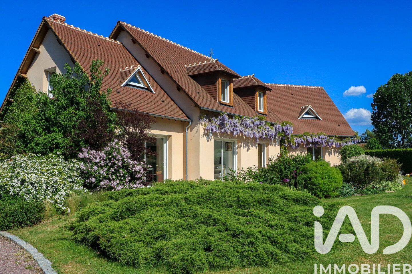 Maison 8 pièces 240 m² · à Chambois · 240 m² · 1 950 €