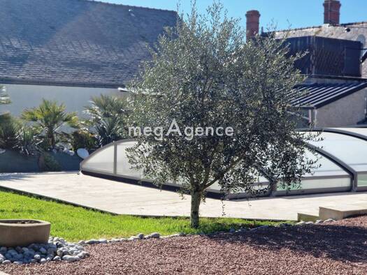 Maison à vendre 376 200 € 8 pièces 6 chambres 232 m² 1 205 m² de terrain La Metairie Longué-Jumelles 49160