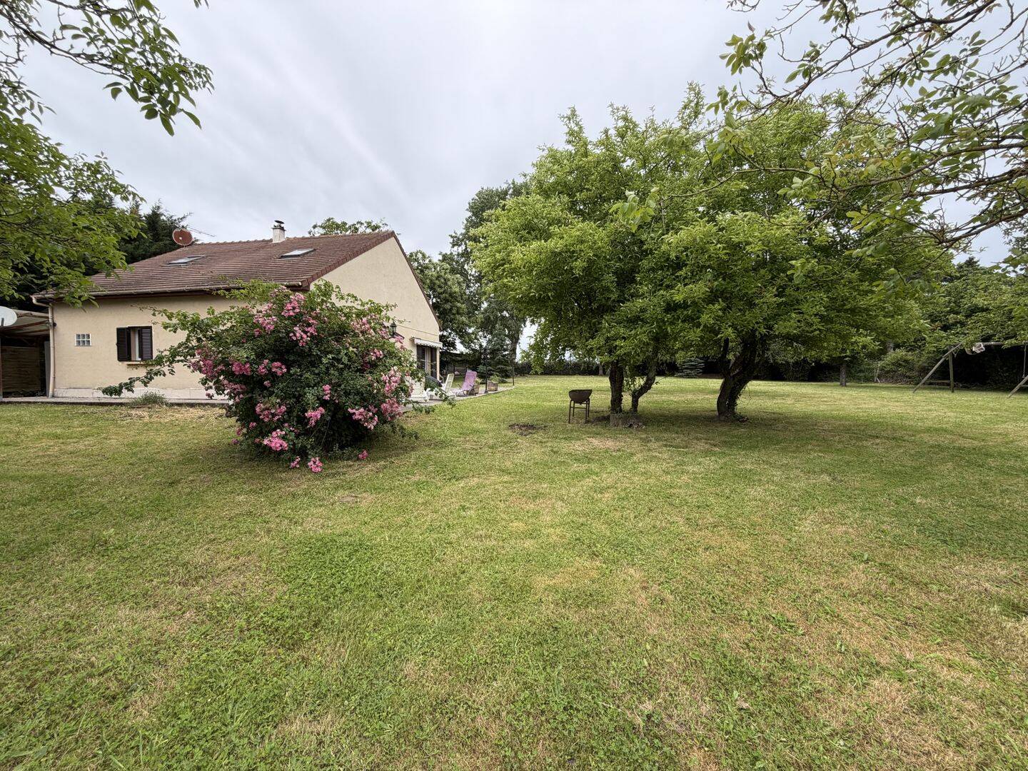 Maison 6 pièces 145 m² · à Le Mesnil-Saint-Denis · 145 m² · 529 000 €