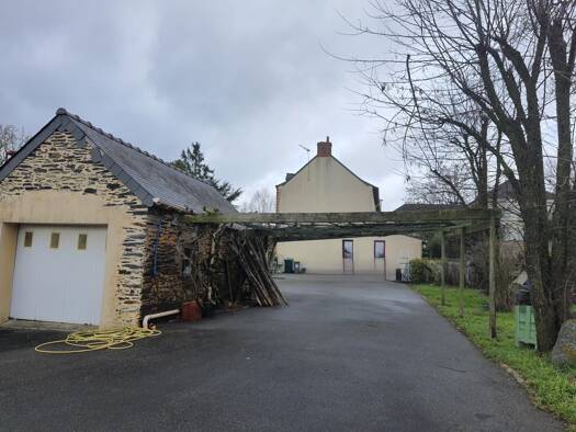 Maison à vendre 220 000 € 9 pièces 6 chambres 207 m² 935 m² de terrain Saint-Julien-de-Vouvantes 44670