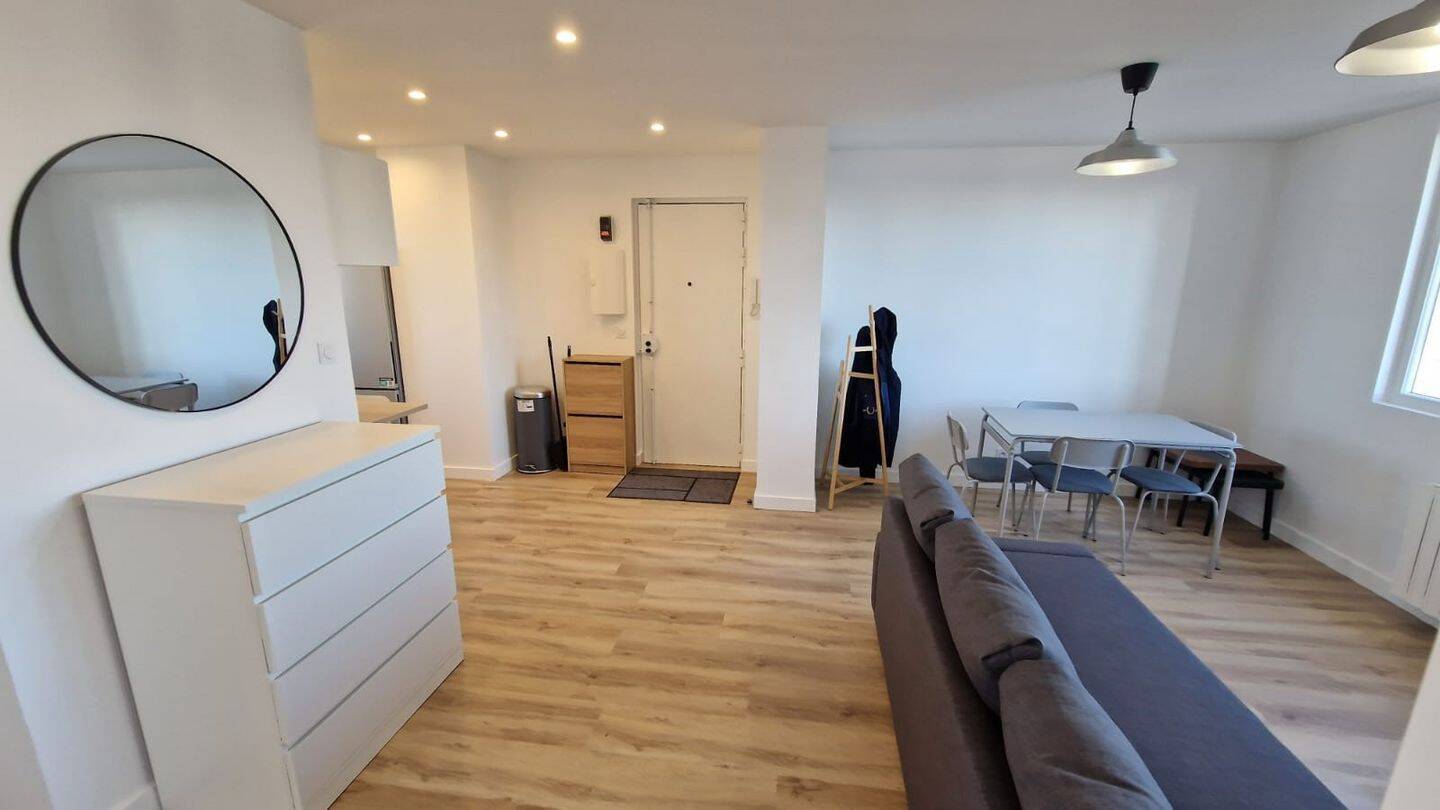 Appartement 3 pièces 52 m² · à Vénissieux · 51,8 m² · 957 €