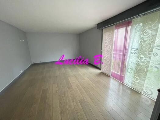 Appartement à louer 615 € 2 pièces 1 chambre 52,6 m² RDC Tours 37000