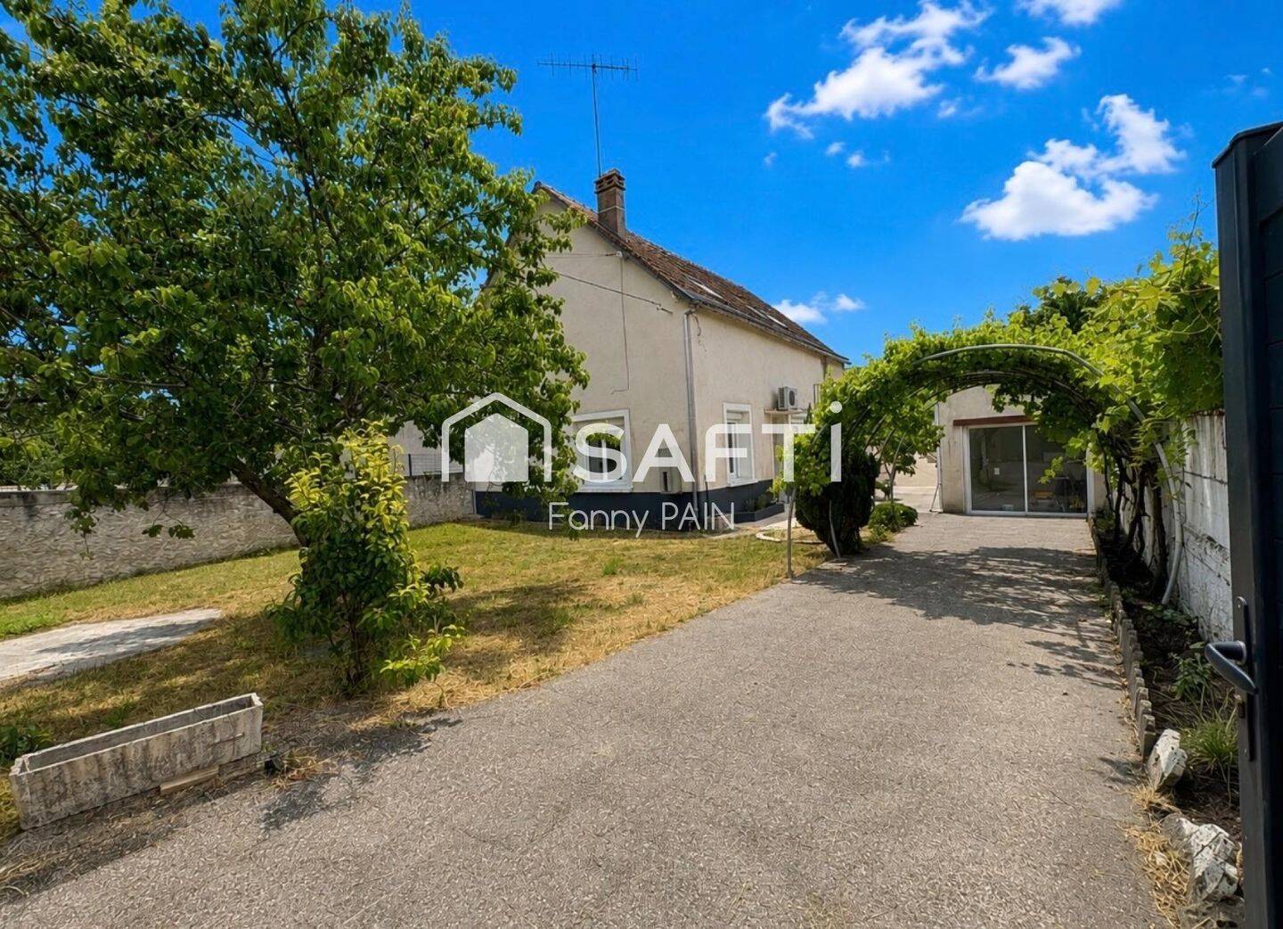Maison 7 pièces 161 m² · à Montlouis-sur-Loire · 161 m² · 350 000 €
