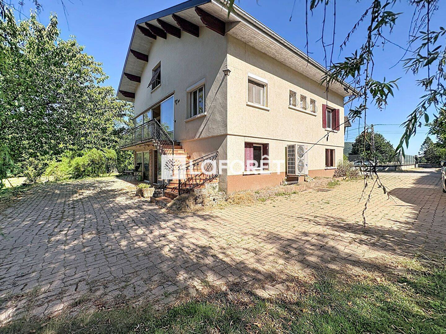 Maison 11 pièces 256 m² · à Val Suran · 256 m² · 239 000 €