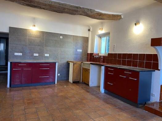 Maison à louer 1 600 € 7 pièces 4 chambres 185 m² disponible dès maintenant Callas 83830