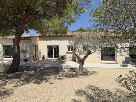 Maison de plain-pied à vendre 1 045 900 € 7 pièces 5 chambres 230 m² 5 000 m² de terrain Zone de Campagne Lambesc 13410