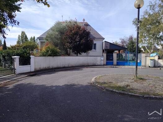 Maison à vendre 379 999 € 8 pièces 5 chambres 213 m² 684 m² de terrain Hippodrome Chambray-lès-Tours 37170