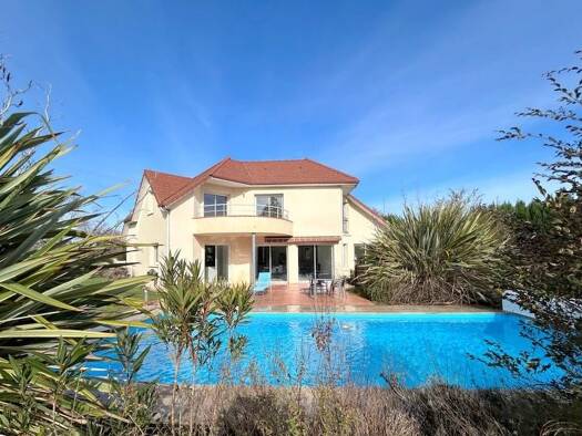 Maison à vendre 479 000 € 6 pièces 5 chambres 175 m² 2 000 m² de terrain Buros 64160