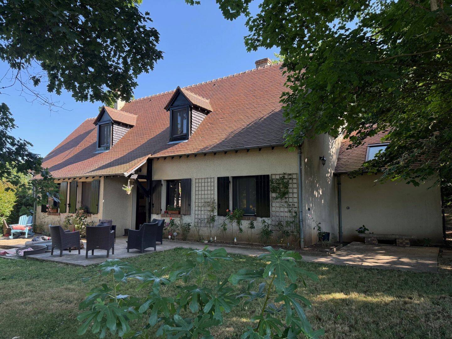 Maison 8 pièces 205 m² · à La Châtre · 205 m² · 348 000 €