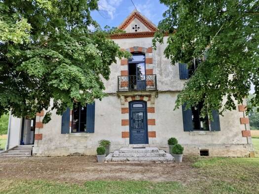 Demeure à vendre 498 000 € 8 pièces 7 chambres 250 m² 45 503 m² de terrain Casseneuil 47440