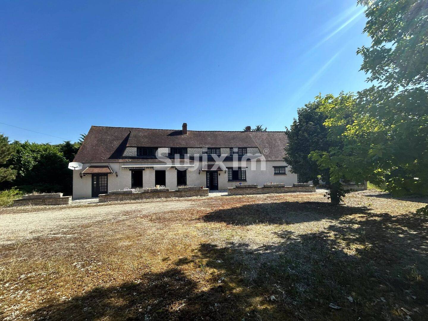 Maison 9 pièces 242 m² · à Joux-la-Ville · 242 m² · 290 000 €