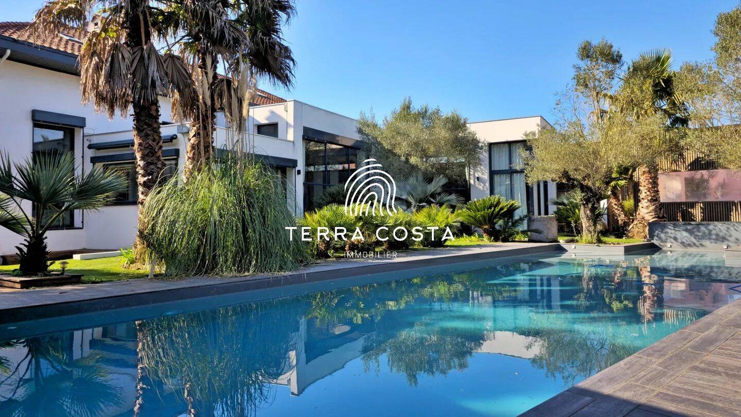 Maison 9 pièces 590 m² · à Anglet · 590 m² · 3 900 000 €