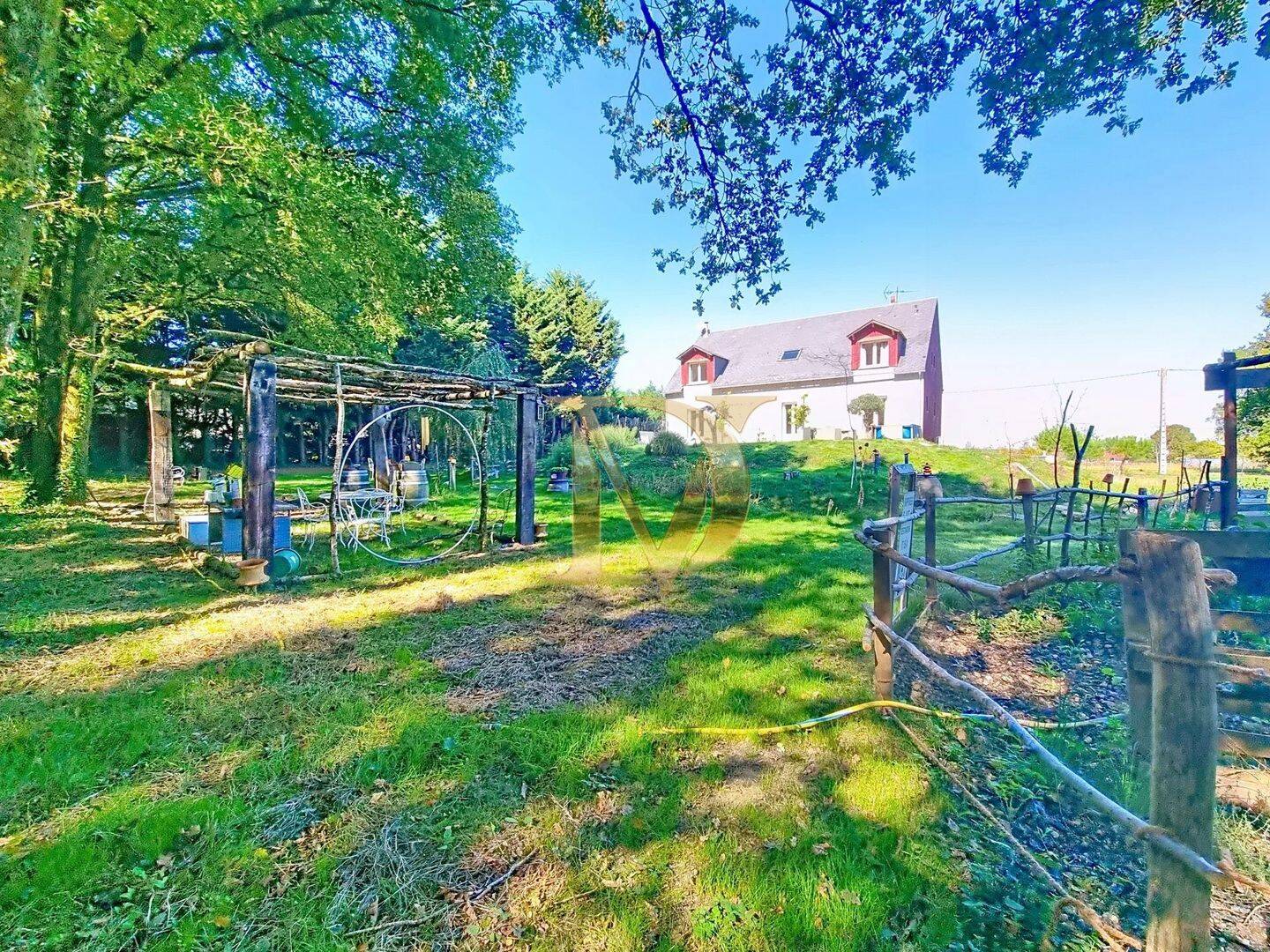 Maison 9 pièces 245 m² · à Bléré · 245 m² · 278 250 €