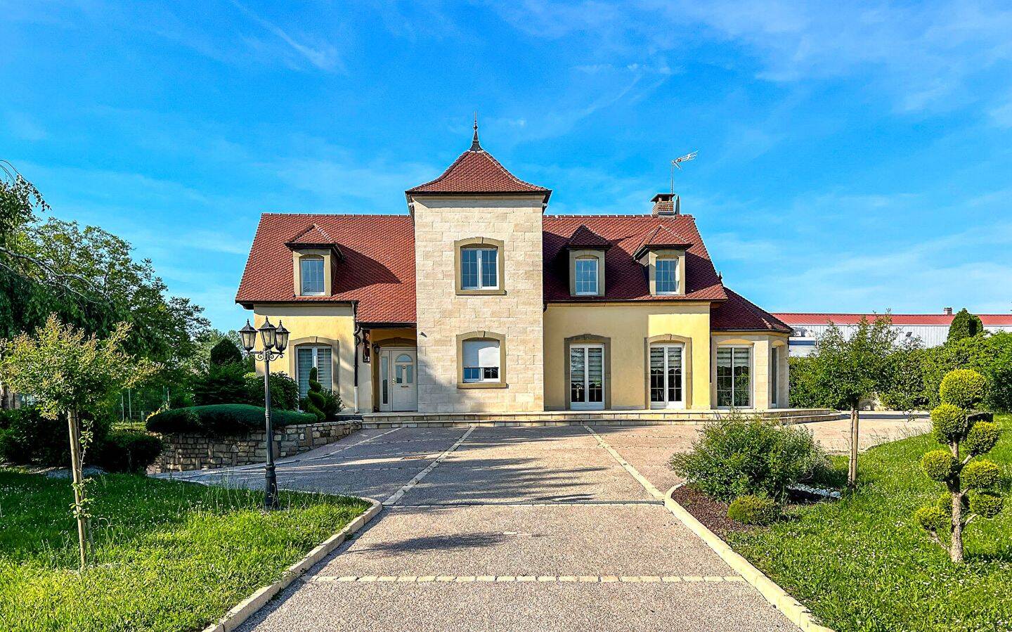 Maison 9 pièces 180 m² · à Jussey · 180 m² · 455 000 €