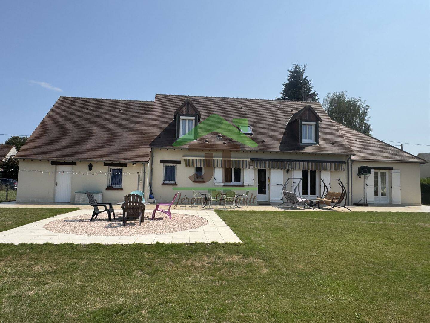 Maison 9 pièces 196 m² · à Châteaudun · 196 m² · 328 600 €