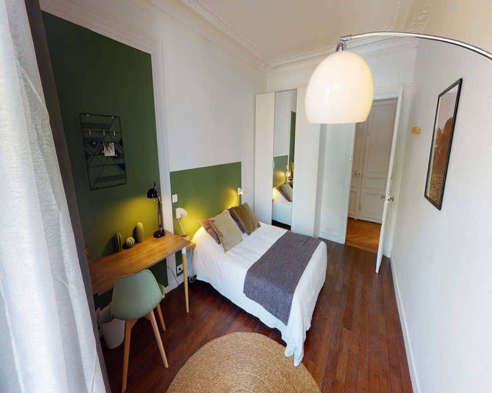 4 pièces 100 m² · à Paris 8ème Arrondissement · 100 m² · 1 390 €/mois