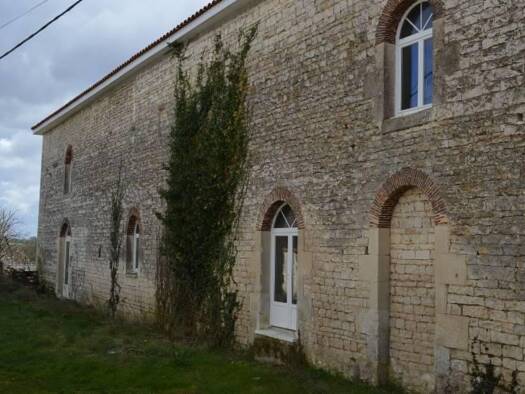 Maison à vendre 88 922 € 3 pièces 450 m² Ruffec 16700