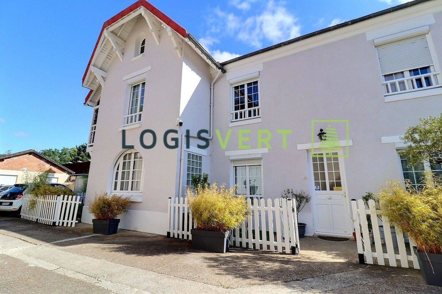 Maison 6 pièces 104 m² · à Bièvres · 104 m² · 550 000 €