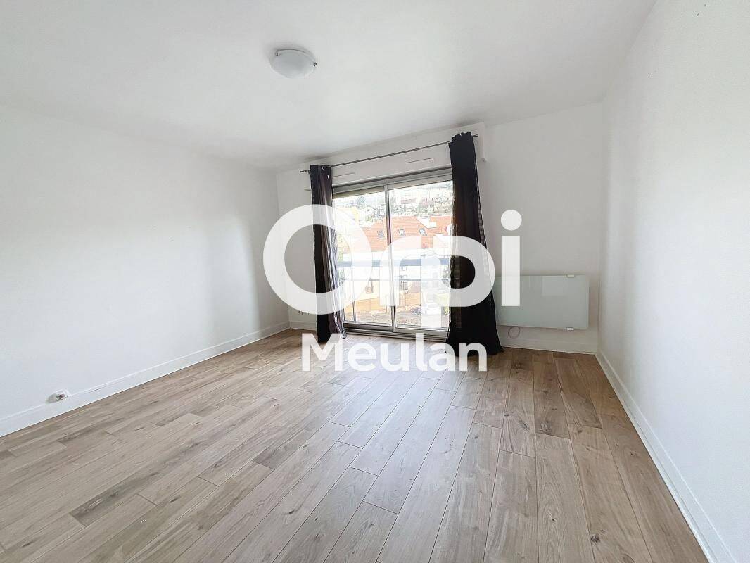 Appartement 1 pièce 24 m² · à Meulan-en-Yvelines · 23,5 m² · 568 €