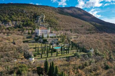 Château à vendre 10 500 000 € 46 pièces 12 chambres 3 057 m² 15 000 m² de terrain Aiguines 83630