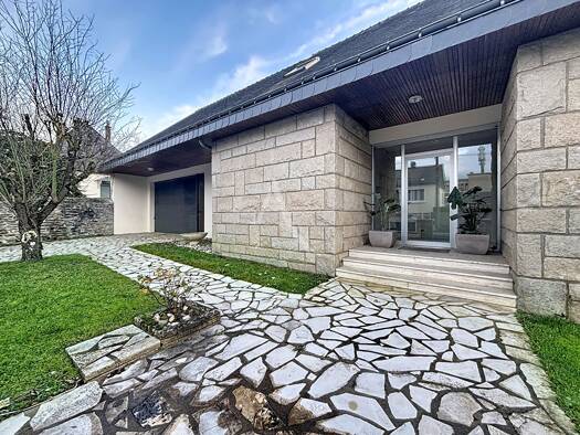 Maison à vendre 499 500 € 7 pièces 4 chambres 196 m² 976 m² de terrain Gare-Senelle-Pont de Paris Laval 53000