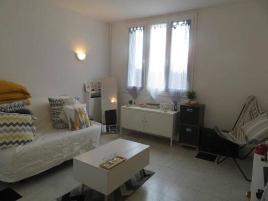 Appartement à louer 550 € 1 pièce 27,5 m² Étage 3/4 Pacalaire Seyssinet-Pariset 38170