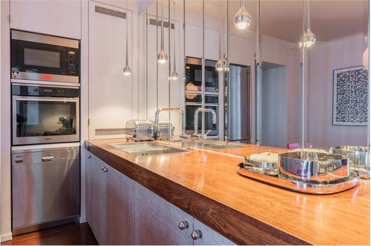 Appartement 2 pièces 69 m² · à Paris 10ème Arrondissement · 69 m² · 2 450 €/mois