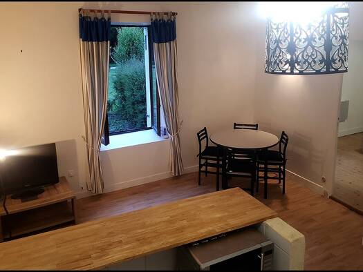 Appartement à louer 735 € 2 pièces 1 chambre 50 m² RDC/1 Saint-Hilarion 78125