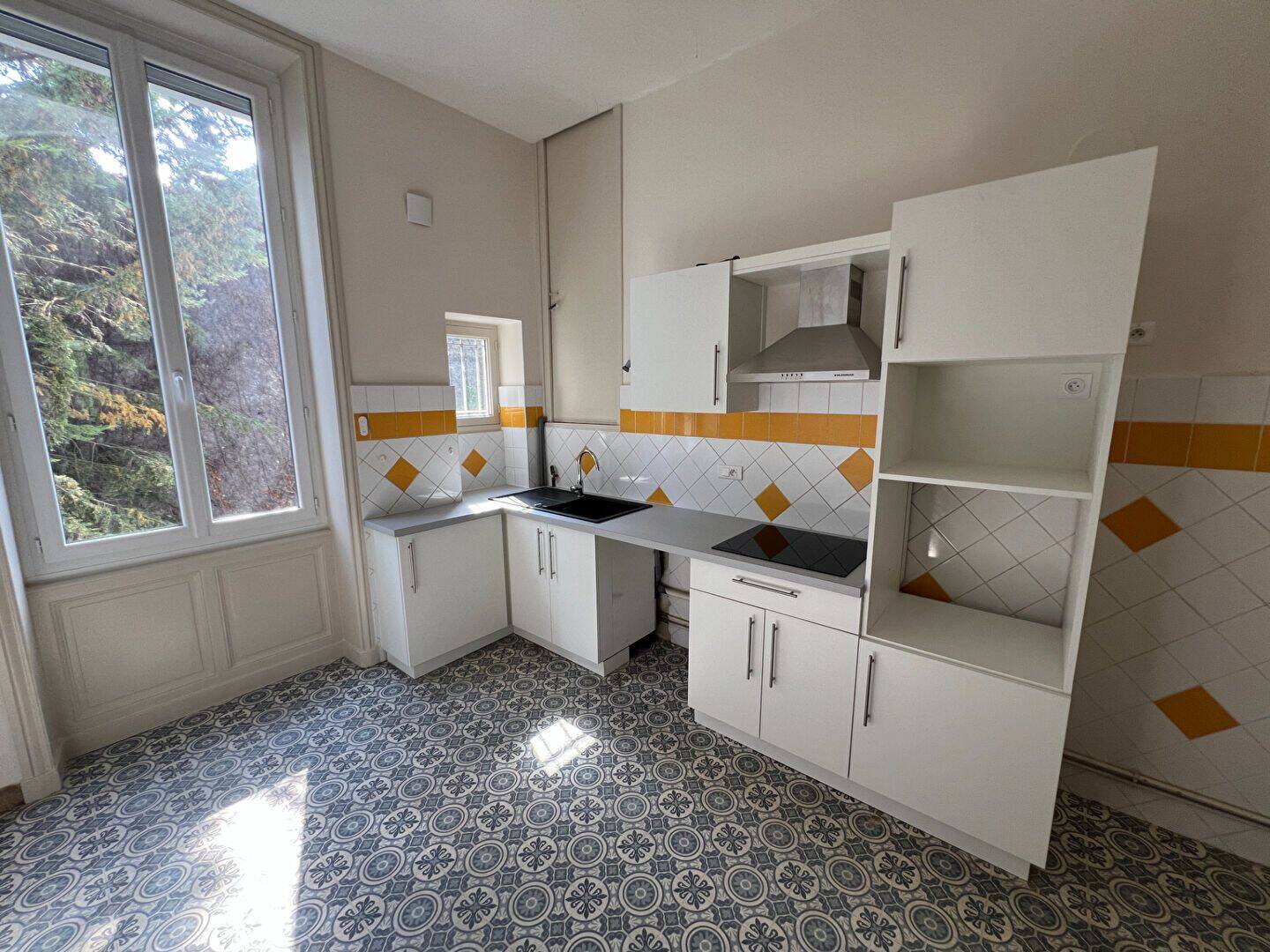 Appartement 6 pièces 150 m² · à Roanne · 150 m² · 860 €