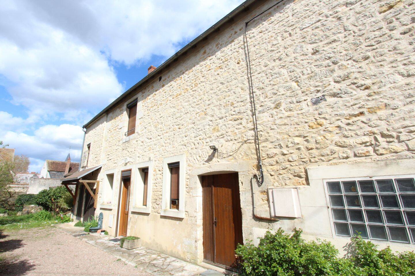 Maison 6 pièces 131 m² · à Mesves-sur-Loire · 131 m² · 83 000 €