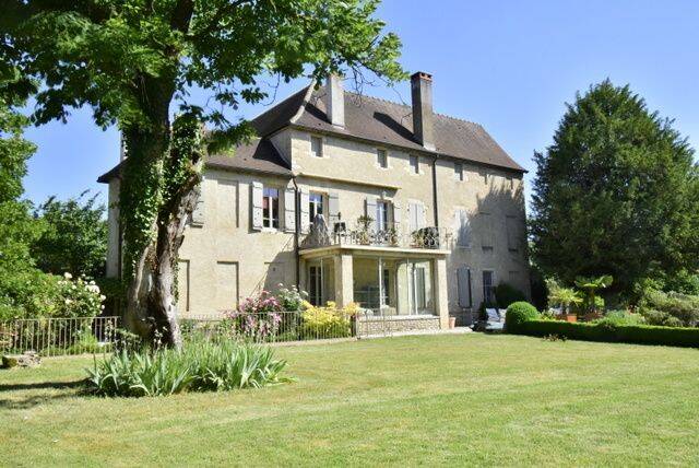 Maison 11 pièces 330 m² · à Tournus · 330 m² · 950 000 €