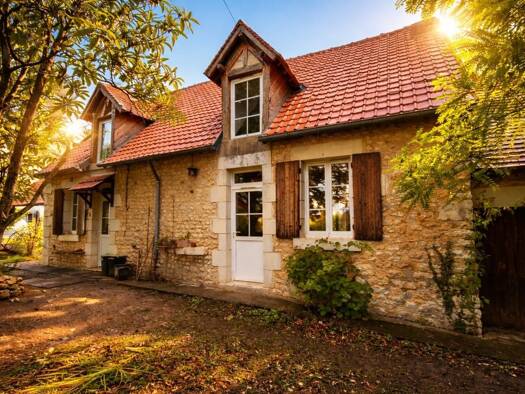 Maison à vendre 244 000 € 5 pièces 3 chambres 165 m² 833 m² de terrain Moulins-sur-Yèvre 18390