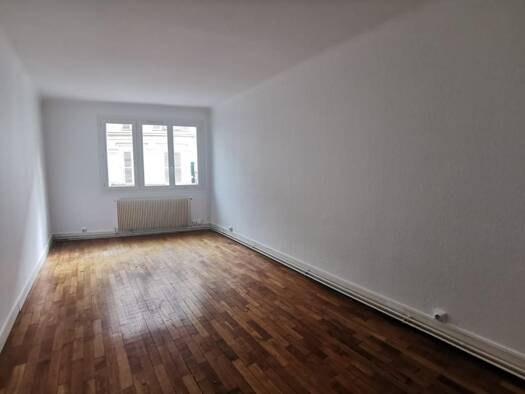 Appartement à louer 850 € 3 pièces 2 chambres 81,5 m² 1er étage Centre Melun 77000