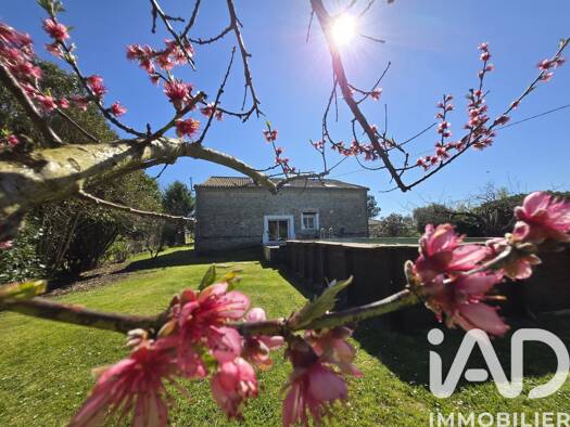 Maison à vendre 287 000 € 6 pièces 5 chambres 246 m² 2 447 m² de terrain Montignac-de-Lauzun 47800